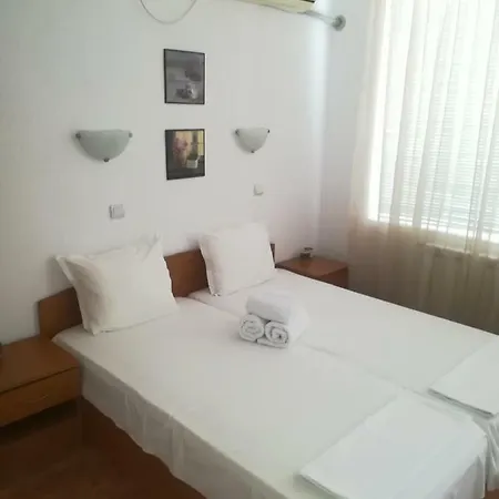 Приятели Casa de hóspedes *